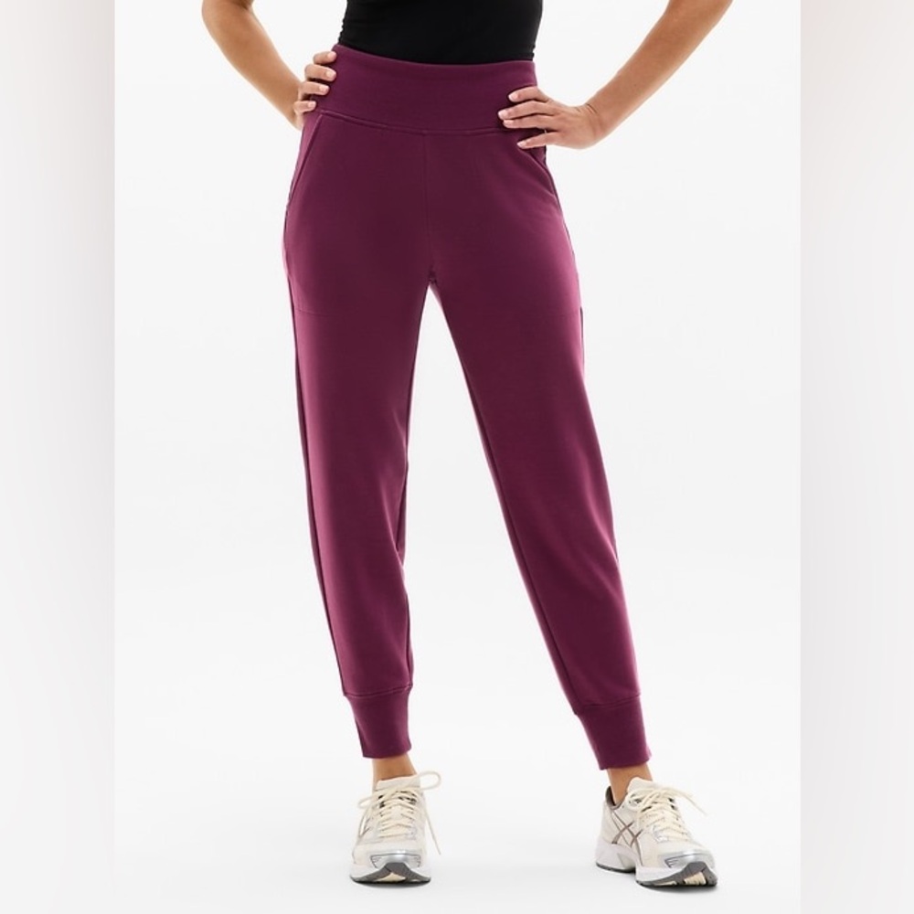 Athleta Salutation Jogger in Exotic Fuchsia